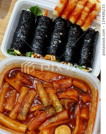 Bunsik, a popular Korean street food, includes various dishes like tteokbokki, odeng, and gimbap. It's a tasty, comforting snack loved by many, perfect for casual gatherings or quick bites. 134486233