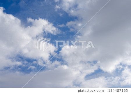 Blue sky, clear, winter sky, sky material, December [Kanagawa Prefecture] 134487165
