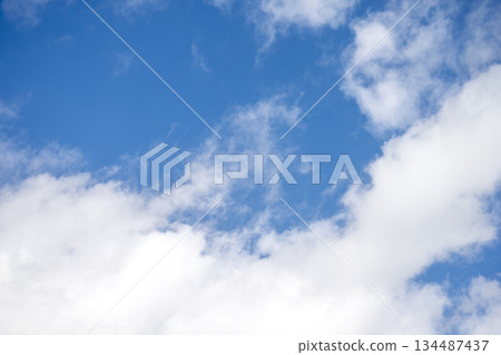 Blue sky, clear, winter sky, sky material, December [Kanagawa Prefecture] 134487437