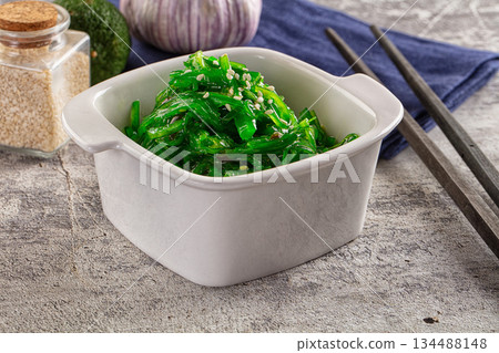Green raw chuka seaweed salad 134488148