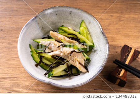 Cucumber and chicken breast in vinegar with salted kelp Cucumber and chicken breast in vinegar with salted kelp 134488312