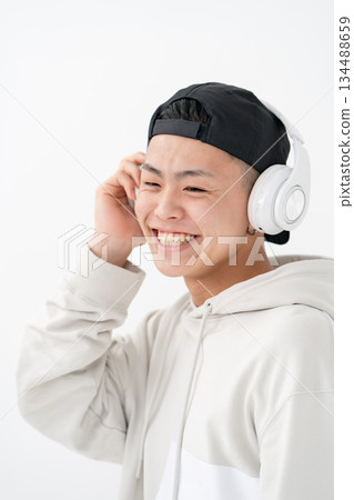 男性青少年肖像耳機 134488659