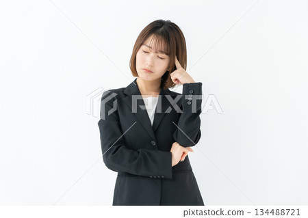 Business woman, young woman, worried 134488721