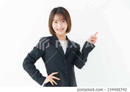 女商人，年輕女子，指著 134488742