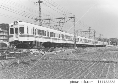 Odakyu, 2400 series 2552~+5200 series 5554~, Express, Kakio-Tsurukawa, March 14, 1982 Odakyu, 2400 series 2552~+5200 series 5554~, Express, Kakio-Tsurukawa, March 14, 1982 134488828
