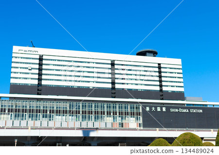 Shin-Osaka Station under the blue sky (Yodogawa Ward, Osaka City, Osaka Prefecture) 134489024