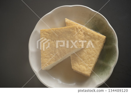 Piping hot oden and deep-fried tofu Piping hot oden and deep-fried tofu 134489120