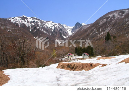 Early spring snow at the trailhead of Makihatayama Shimizu in Minamiuonuma City, Niigata Prefecture Early spring snow at the trailhead of Makihatayama Shimizu in Minamiuonuma City, Niigata Prefecture 134489456