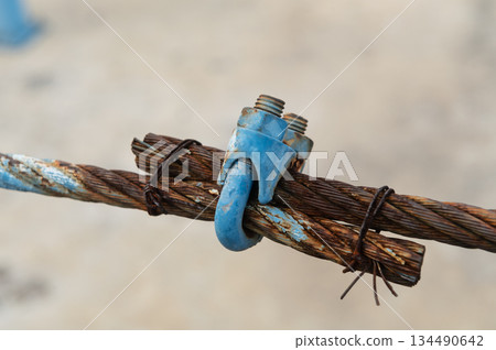 Old steel wire rope clamp for tightening sling Old steel wire rope clamp for tightening sling 134490642