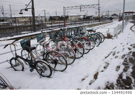 Bicycle and snow 134491498