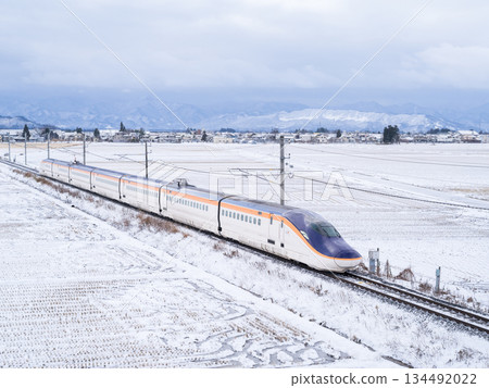 [Yamagata Line] Shinkansen Tsubasa train running through the winter countryside 134492022