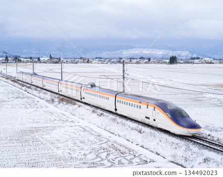 [Yamagata Line] Shinkansen Tsubasa train running through the winter countryside 134492023