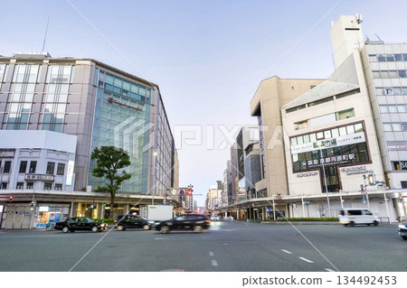 Shijo Kawaramachi intersection early in the morning, Kyoto City, Kyoto Prefecture 134492453