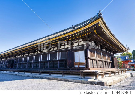 Late autumn at Rengeo-in Temple (Sanjusangendo Temple), main hall, Kyoto City, Kyoto Prefecture Late autumn at Rengeo-in Temple (Sanjusangendo Temple), main hall, Kyoto City, Kyoto Prefecture 134492461