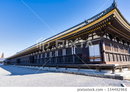 Late autumn at Rengeo-in Temple (Sanjusangendo Temple), main hall, Kyoto City, Kyoto Prefecture Late autumn at Rengeo-in Temple (Sanjusangendo Temple), main hall, Kyoto City, Kyoto Prefecture 134492968
