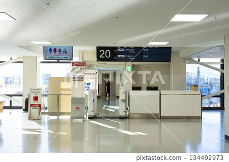 大阪機場景色,20號登機口,大阪(伊丹)機場 大阪機場景色,20號登機口,大阪(伊丹)機場 134492973