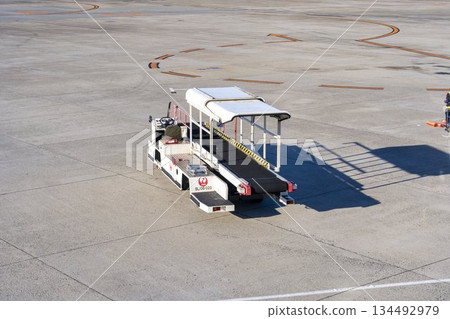Scenery of Osaka Airport (Itami Airport) Belt loader Toyonaka City, Osaka Prefecture Scenery of Osaka Airport (Itami Airport) Belt loader Toyonaka City, Osaka Prefecture 134492979
