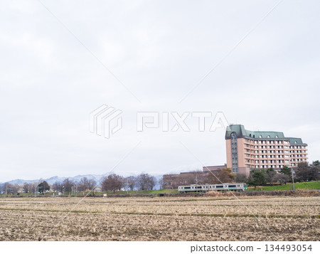 [Yamagata Line] A local train running through the winter countryside 134493054
