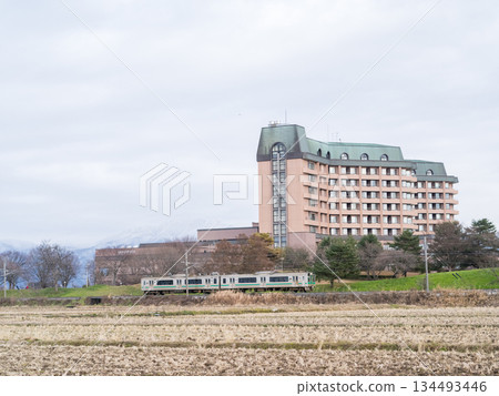 [Yamagata Line] A local train running through the winter countryside 134493446