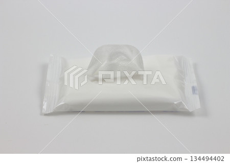 Wet wipes with a simple design 134494402