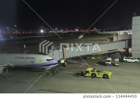 一架飛機 134494450