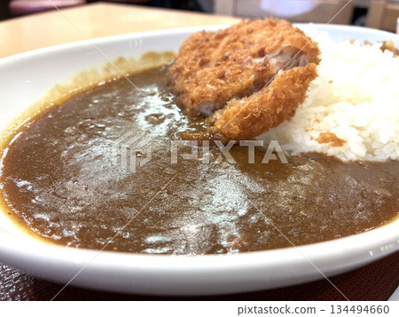 連鎖炸豬排餐廳的“炸豬排咖哩飯” 134494660