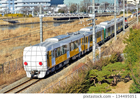東海道本線櫻木町-東-高島 DE10-1749 + 靜岡鐵道 A3000 系列 A3003 + A3004 編組 134495051