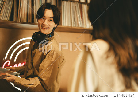 年輕男DJ 134495454