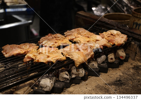 炭烤豬肉串 134496337