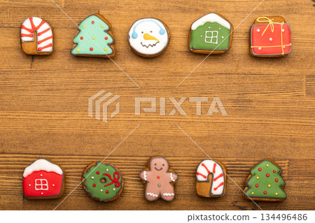 Christmas gingerbread cookie border with copy space Christmas gingerbread cookie border with copy space 134496486