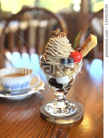 Chestnut Mont Blanc Parfait 134497039