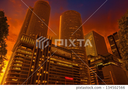 JR名古屋站、名古屋高島屋百貨、摩天大樓、夜景 134502566