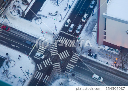 冬季交叉口 134506087