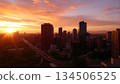 日出時的大城市 134506525
