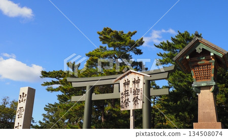 In front of the main gate of Izumo Taisha Shrine In front of the main gate of Izumo Taisha Shrine 134508074