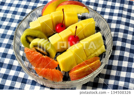 Pineapple platter 134508326