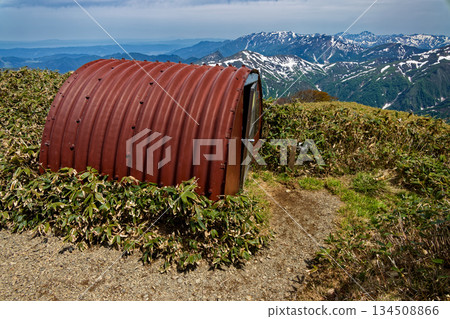 Tanigawa mountain range, Ichinokuradake refuge hut, Mt. Makihata, and Mt. Echigo-Komagatake 134508866