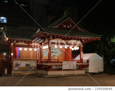 淺草神社燈光璀璨的能劇舞台 淺草神社燈光璀璨的能劇舞台 134509048