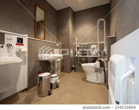 公共設施中的多功能廁所 公共設施中的多功能廁所 134510804