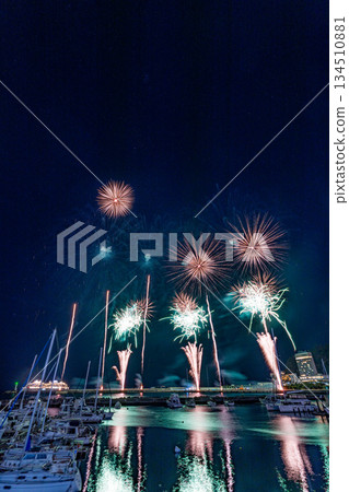 （靜岡縣）熱海的夜景100萬美元和海上煙花 134510881