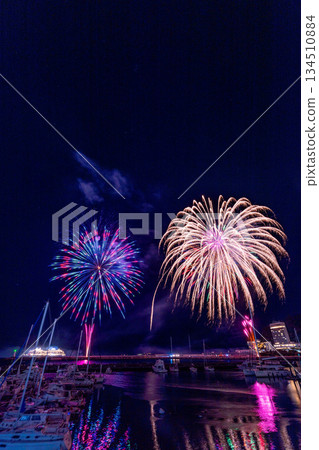 (Shizuoka Prefecture) Night view of Atami $ 1 million and sea fireworks 134510884