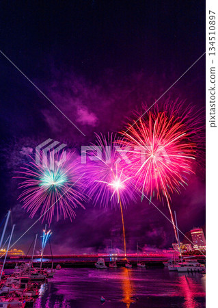 (Shizuoka Prefecture) Night view of Atami $ 1 million and sea fireworks (Shizuoka Prefecture) Night view of Atami $ 1 million and sea fireworks 134510897