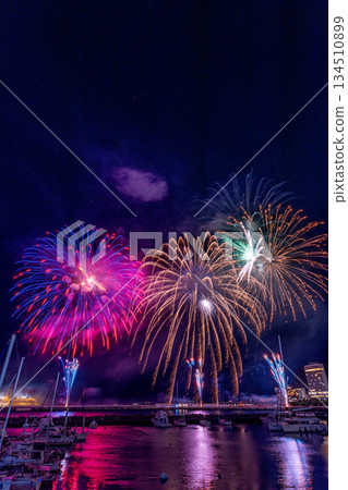 (Shizuoka Prefecture) Night view of Atami $ 1 million and sea fireworks (Shizuoka Prefecture) Night view of Atami $ 1 million and sea fireworks 134510899