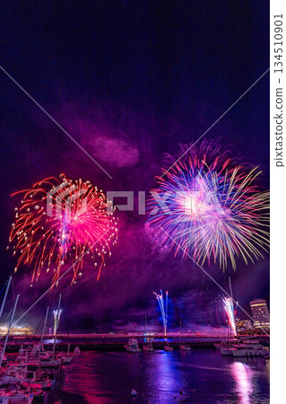 (Shizuoka Prefecture) Night view of Atami $ 1 million and sea fireworks (Shizuoka Prefecture) Night view of Atami $ 1 million and sea fireworks 134510901