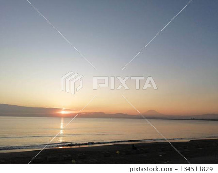 A view of the calm sea and Mount Fuji in the morning glow 134511829