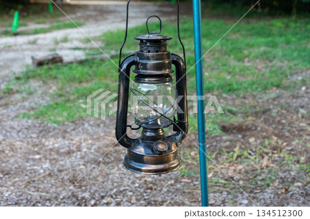 In the evening, as night approaches, lanterns are prepared. In the evening, as night approaches, lanterns are prepared. 134512300