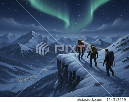 人們在夜間攀登雪山 人們在夜間攀登雪山 134512659