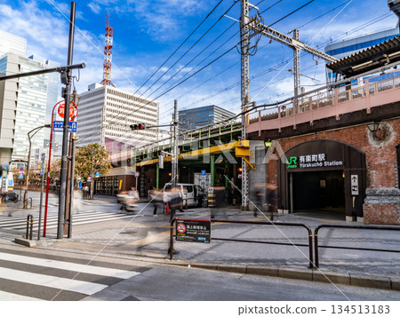 有樂町車站前的十字路口 134513183