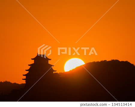 The setting sun and the silhouette of the castle The setting sun and the silhouette of the castle 134513414