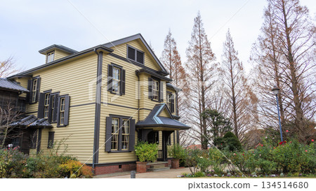 秋天的外交官之家 134514680